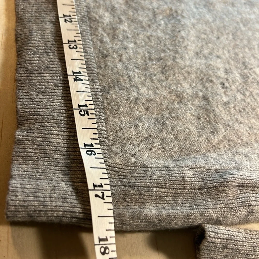 Banana Republic Gray Crewneck Sweater made with Italian yarn sz L - Picture 7 of 7